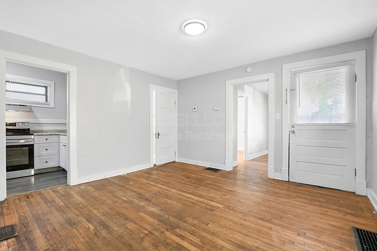 2645 Grand Ave - Photo 4 of 12