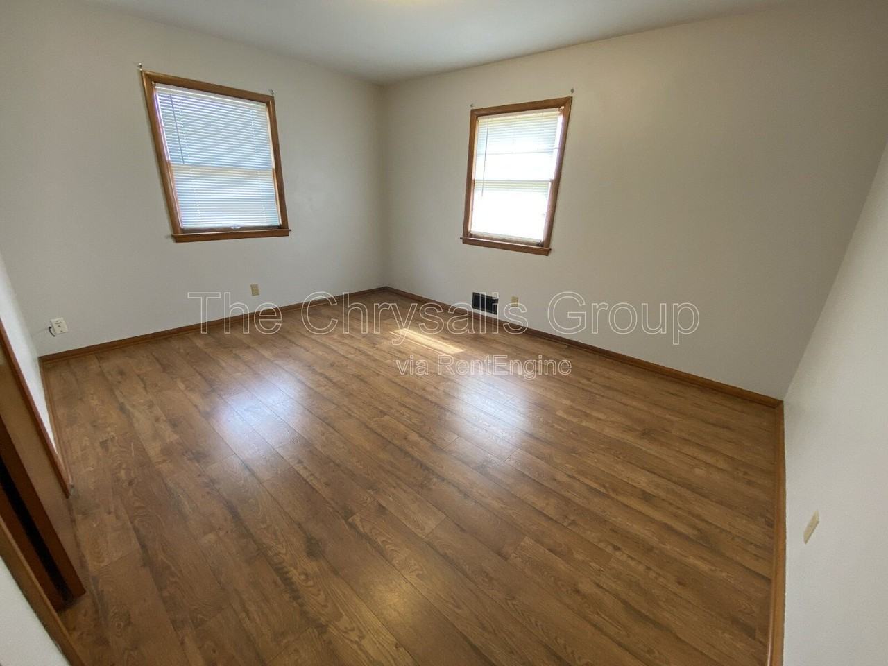 2417 Circle Dr - Photo 2 of 10