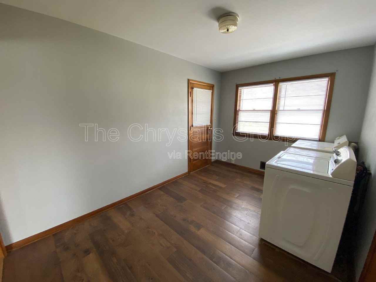 2417 Circle Dr - Photo 3 of 10