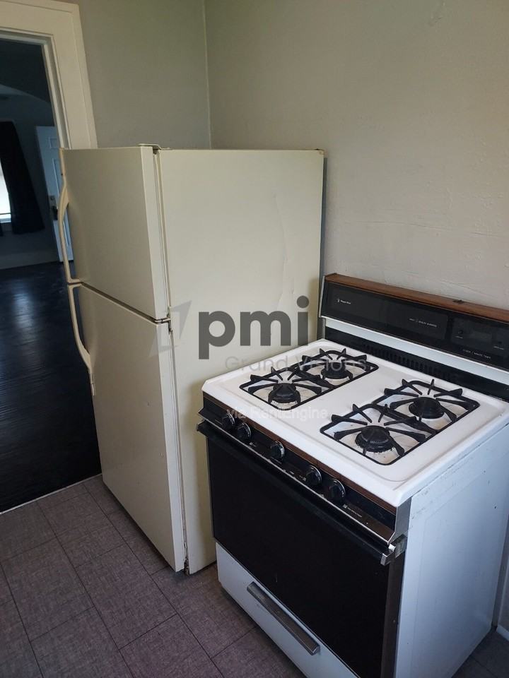 698 S Stone St - Photo 3 of 18