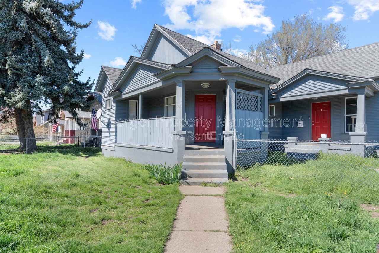 2704 W Boone Ave - Photo 2 of 17