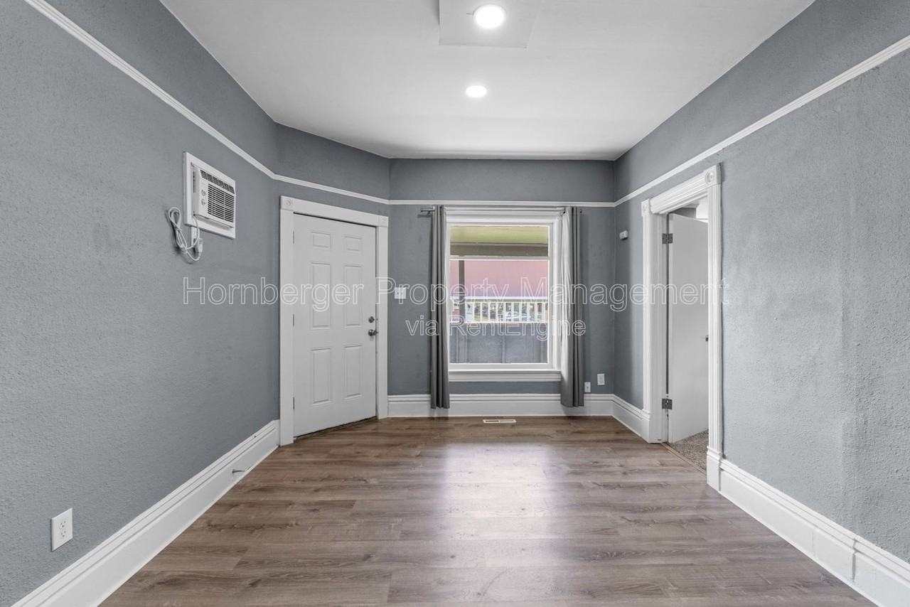 2704 W Boone Ave - Photo 5 of 17