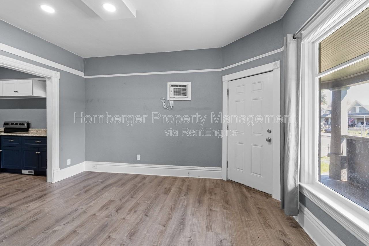 2704 W Boone Ave - Photo 6 of 17