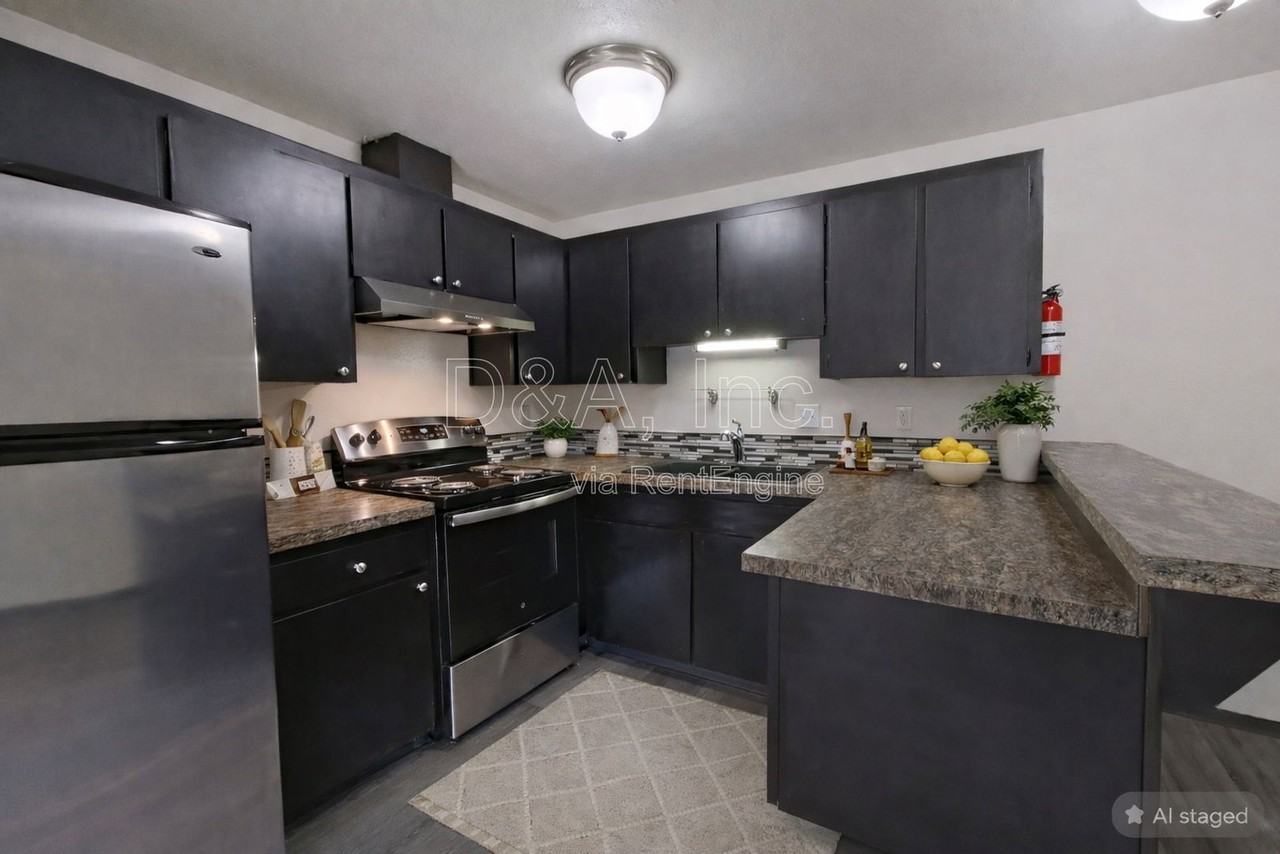 1961 Nw Grant Ave #1 - Photo 5 of 15