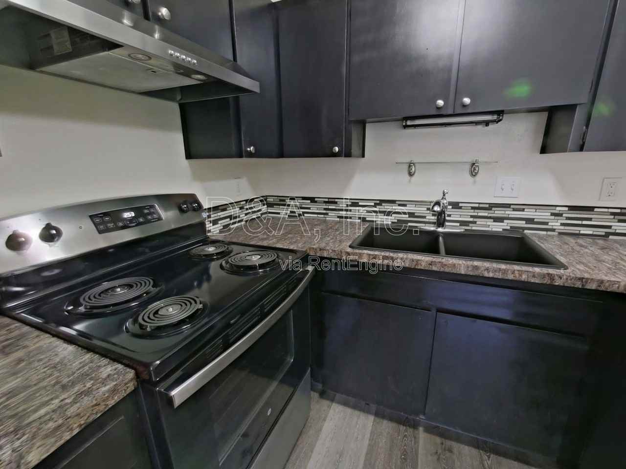 1961 Nw Grant Ave #1 - Photo 7 of 15