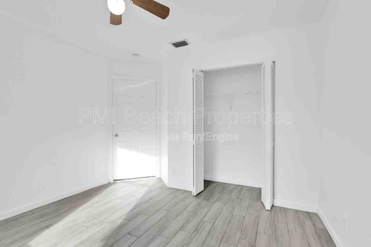 13974 Folkestone Cir - Photo 4 of 38