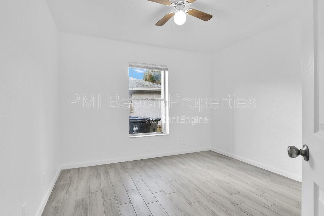 13974 Folkestone Cir - Photo 5 of 38