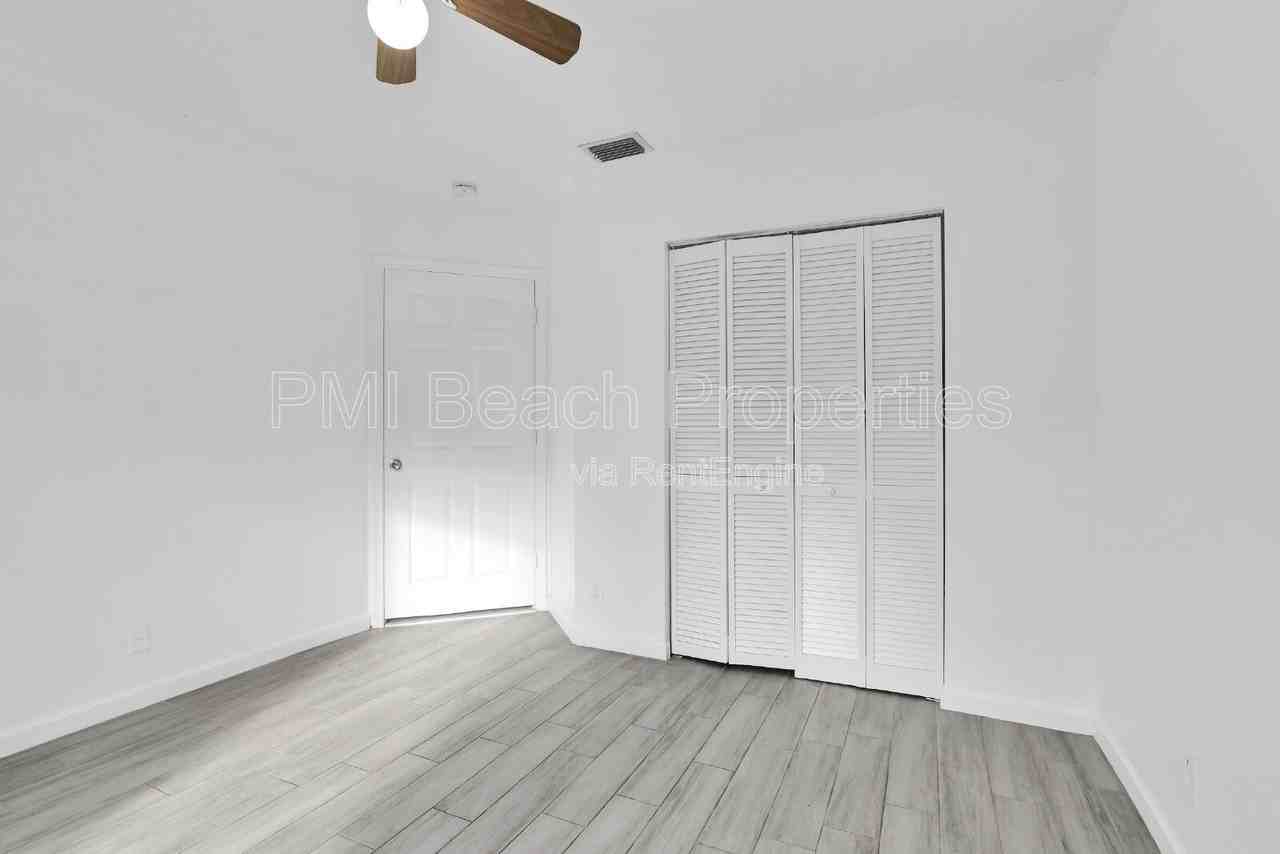 13974 Folkestone Cir - Photo 6 of 38