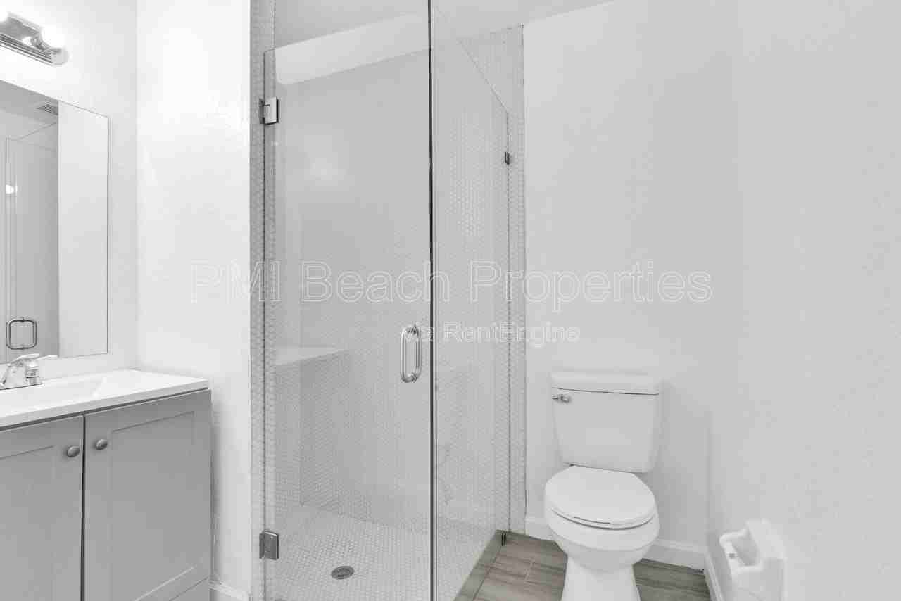 13974 Folkestone Cir - Photo 7 of 38