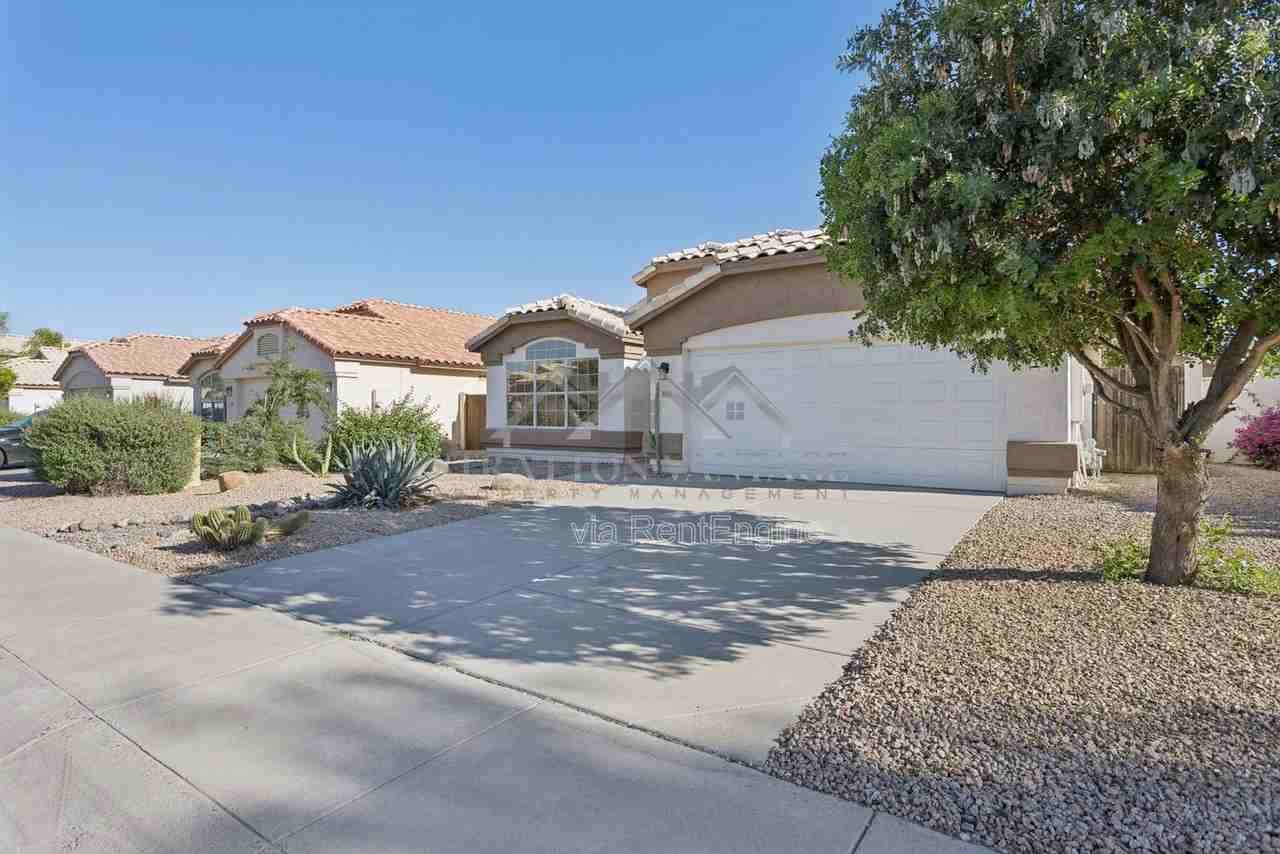 9841 W Tonopah Dr - Photo 3 of 34