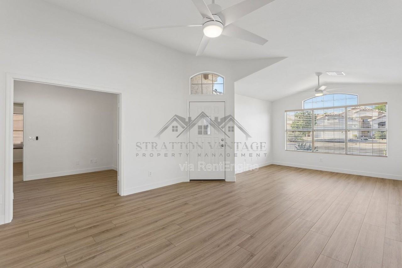 9841 W Tonopah Dr - Photo 5 of 34