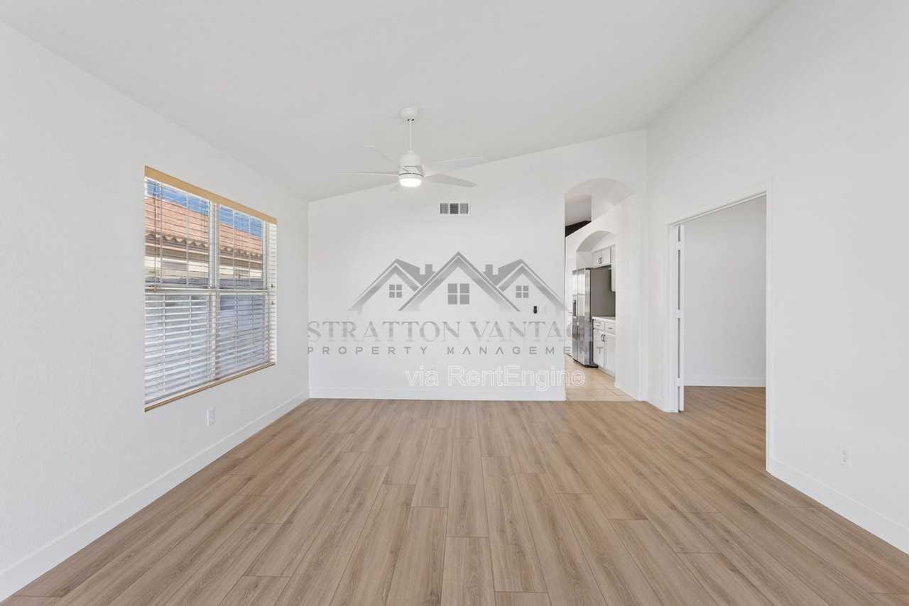 9841 W Tonopah Dr - Photo 7 of 34