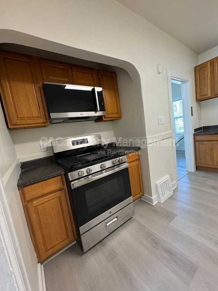 1140 West St - Photo 4 of 17