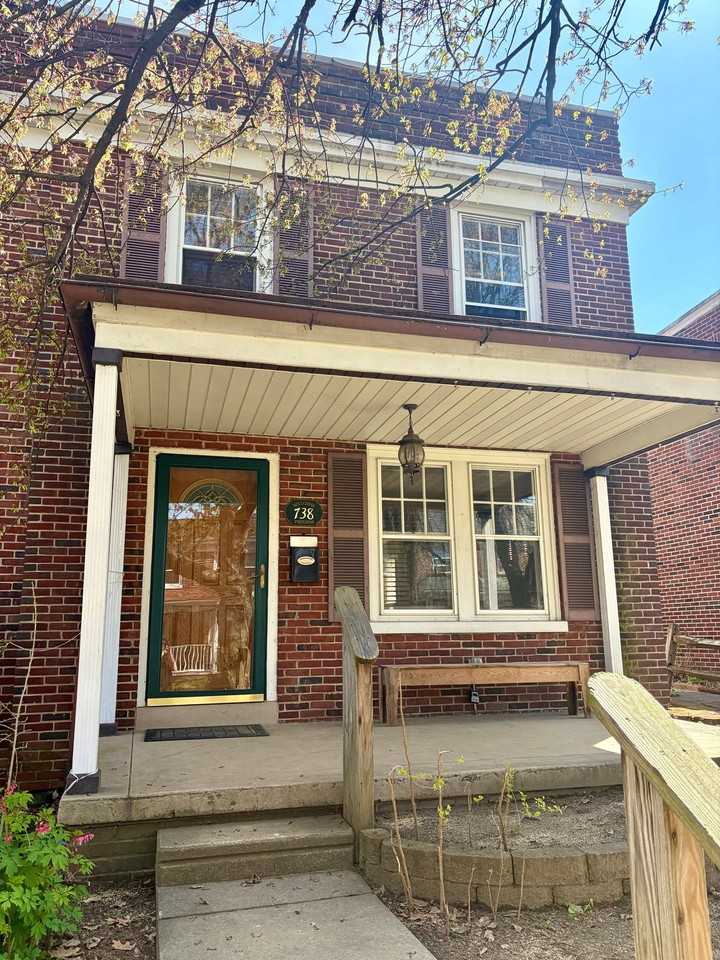 738 E Madison St - Photo 2 of 22