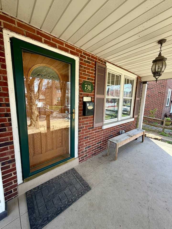 738 E Madison St - Photo 3 of 22