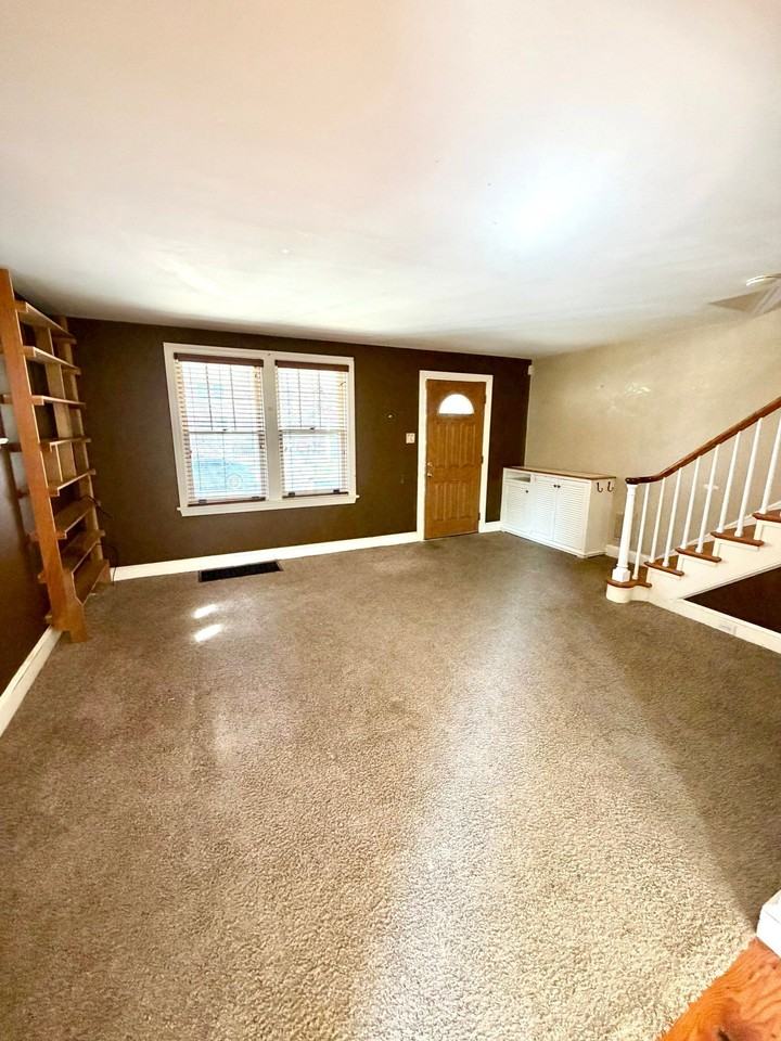 738 E Madison St - Photo 4 of 22