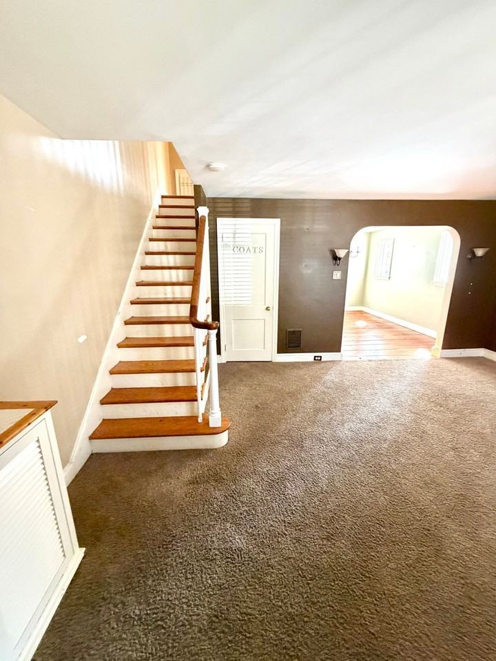 738 E Madison St - Photo 6 of 22