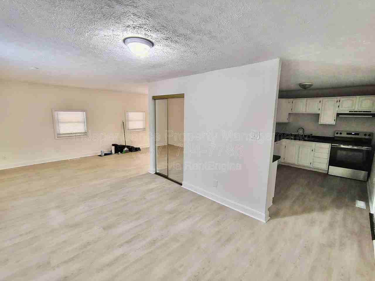 4402 Pinebrook Ct - Photo 4 of 18