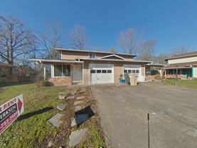 142 Se Atwood Ave - Photo 1 of 1