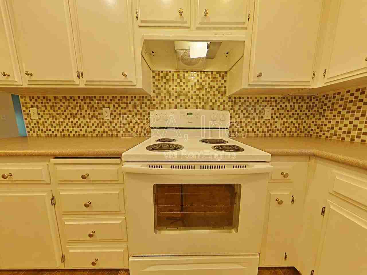 142 Se Atwood Ave - Photo 6 of 17