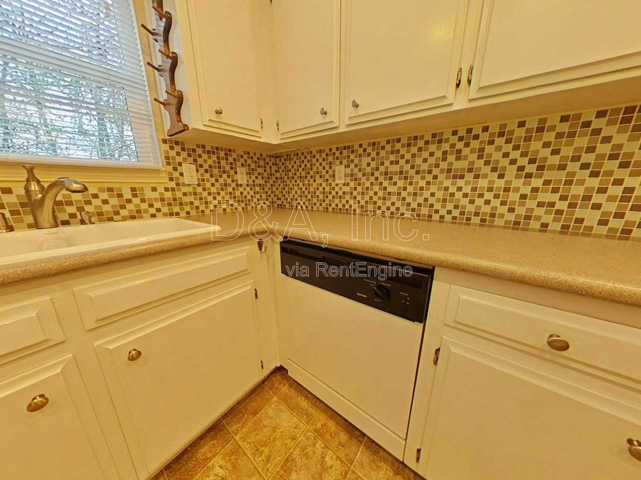 142 Se Atwood Ave - Photo 7 of 17