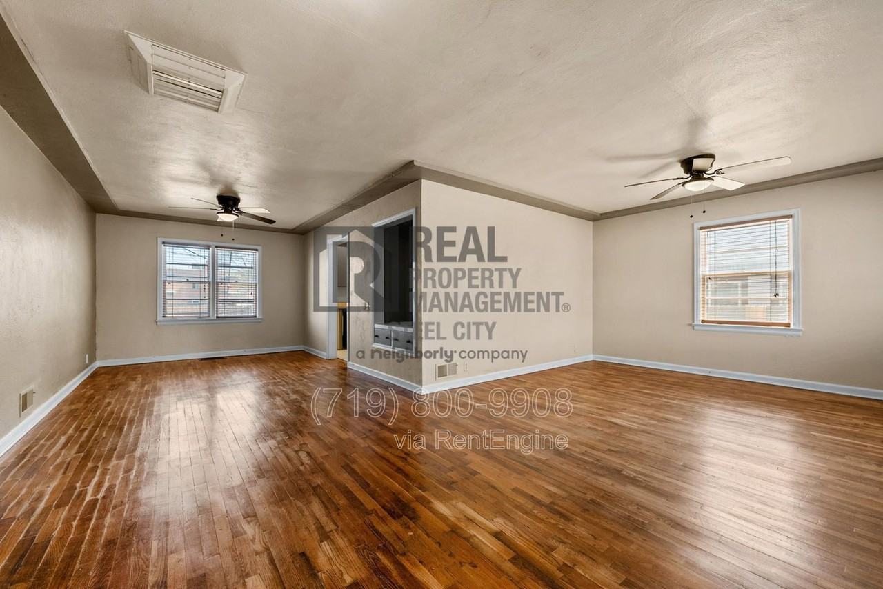 909 W Evans Ave - Photo 6 of 36