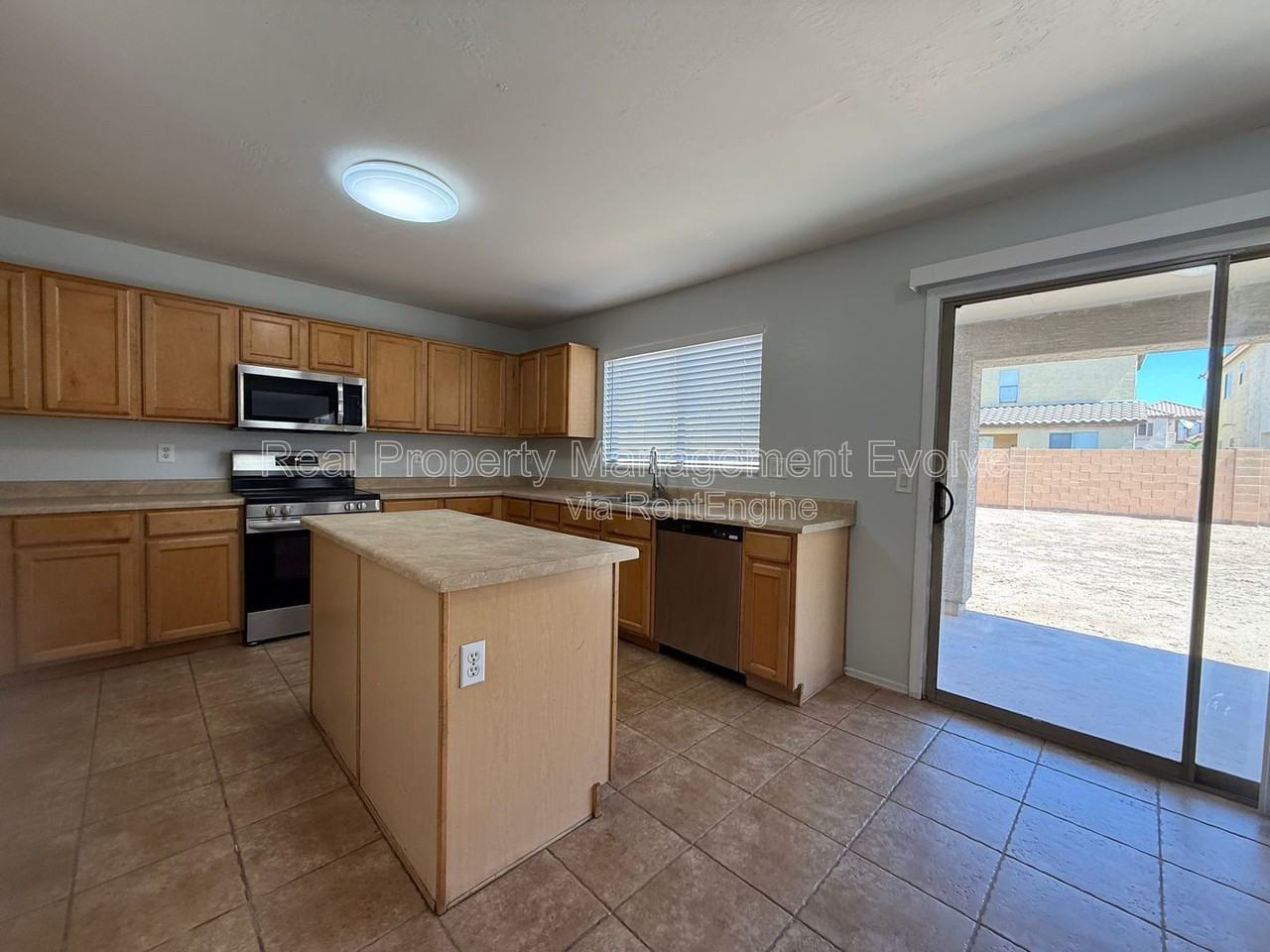 9530 W Williams St - Photo 6 of 32