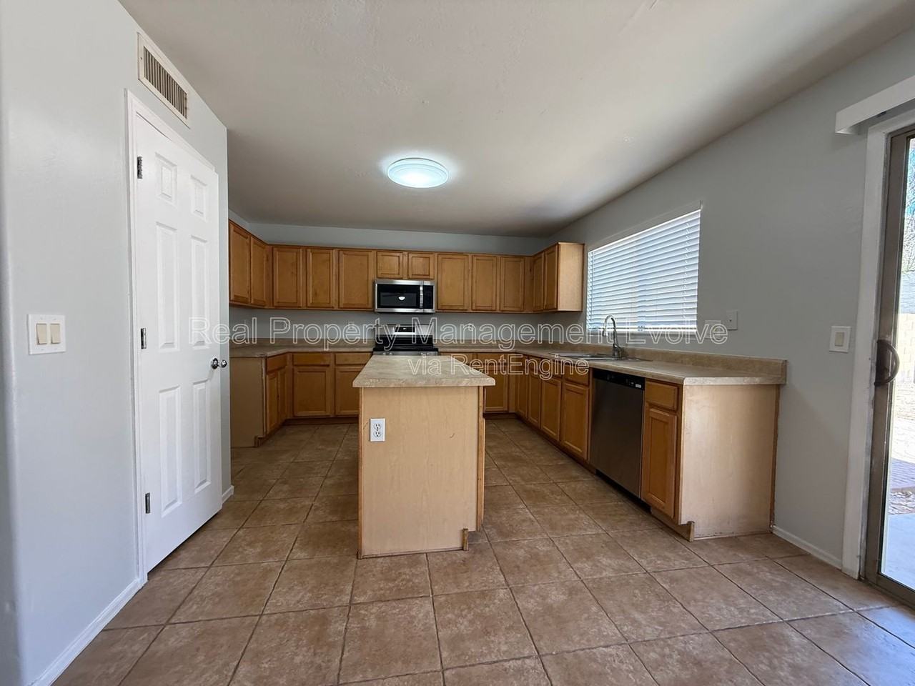 9530 W Williams St - Photo 7 of 32