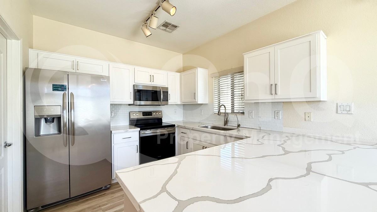 2725 E Mine Creek Rd #1085 - Photo 3 of 18