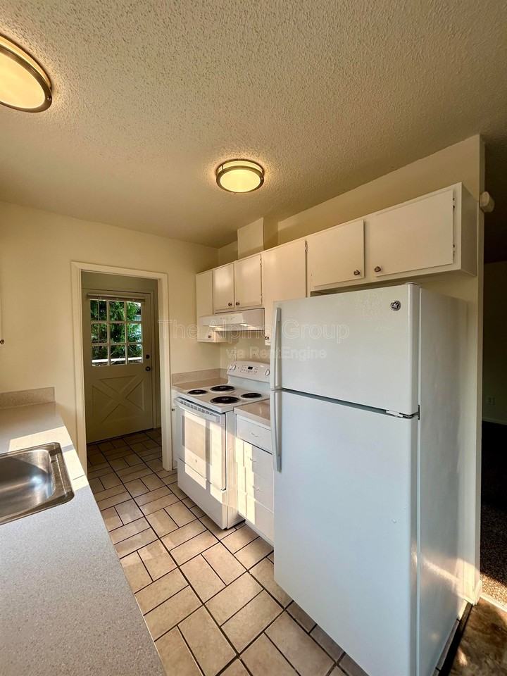 6041 Sw Valley Ave - Photo 6 of 17