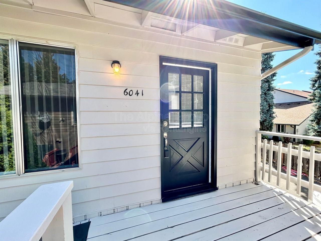 6041 Sw Valley Ave - Photo 2 of 17