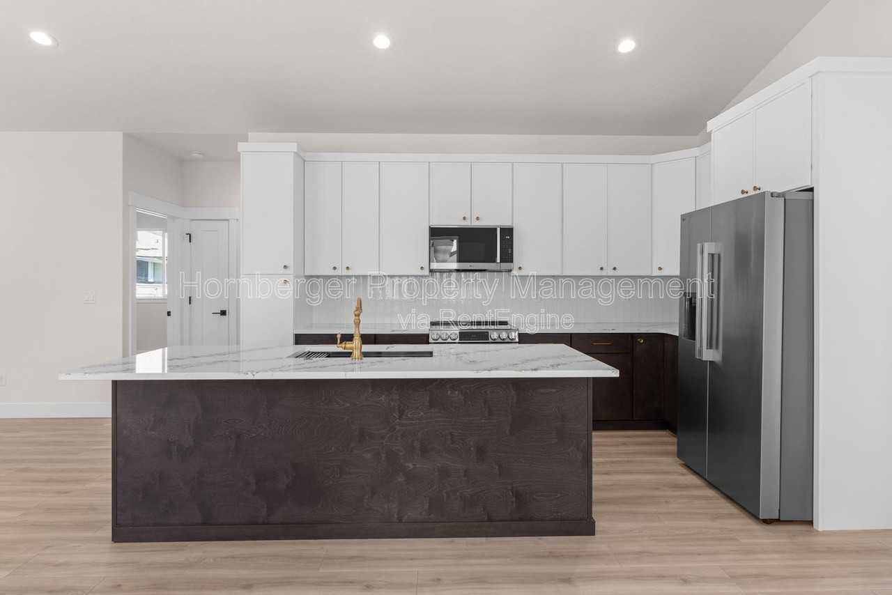 222 N Sargent Rd - Photo 5 of 30