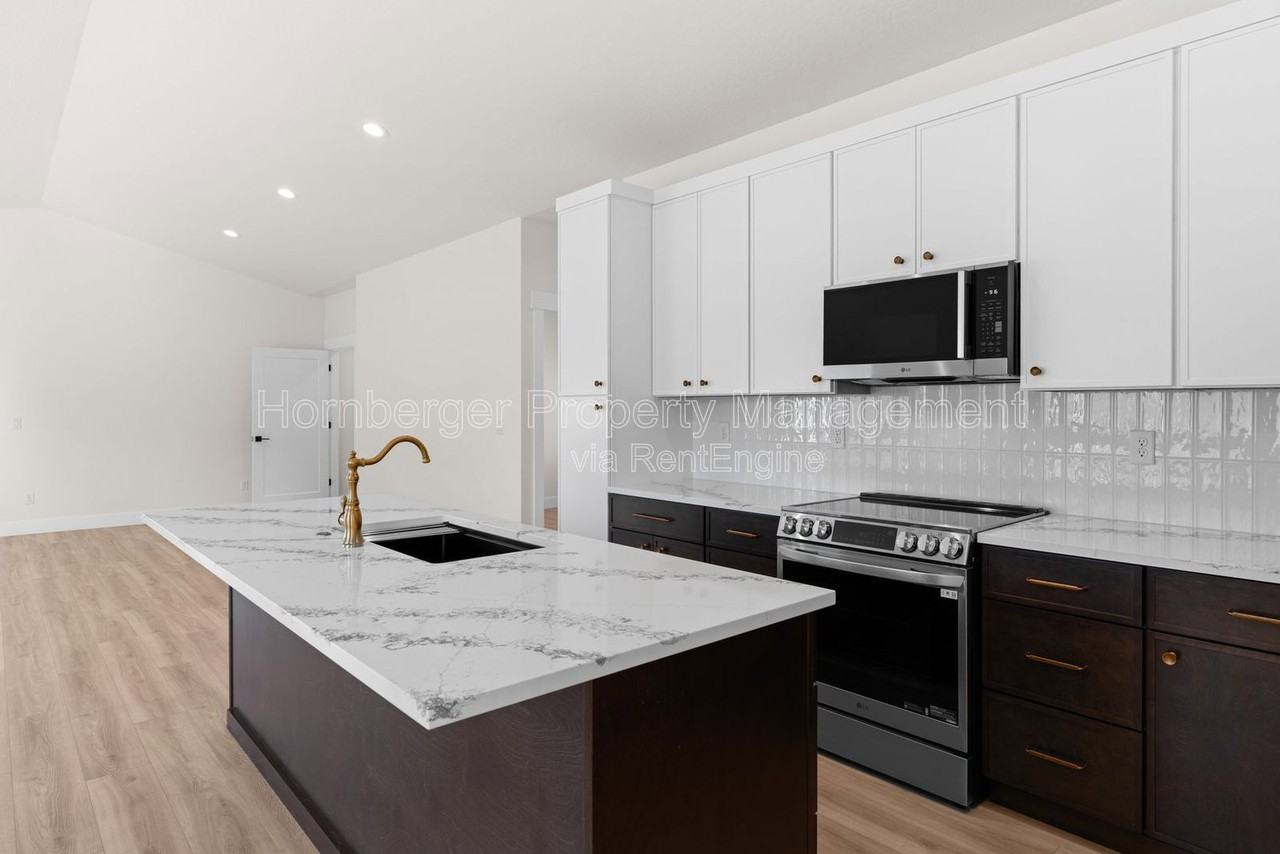 222 N Sargent Rd - Photo 6 of 30