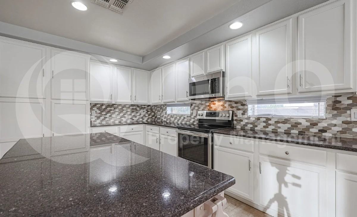 1311 E Horseshoe Dr - Photo 4 of 36