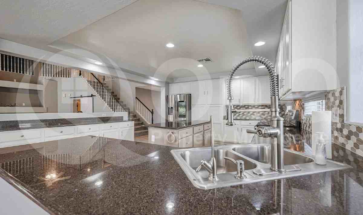 1311 E Horseshoe Dr - Photo 6 of 36