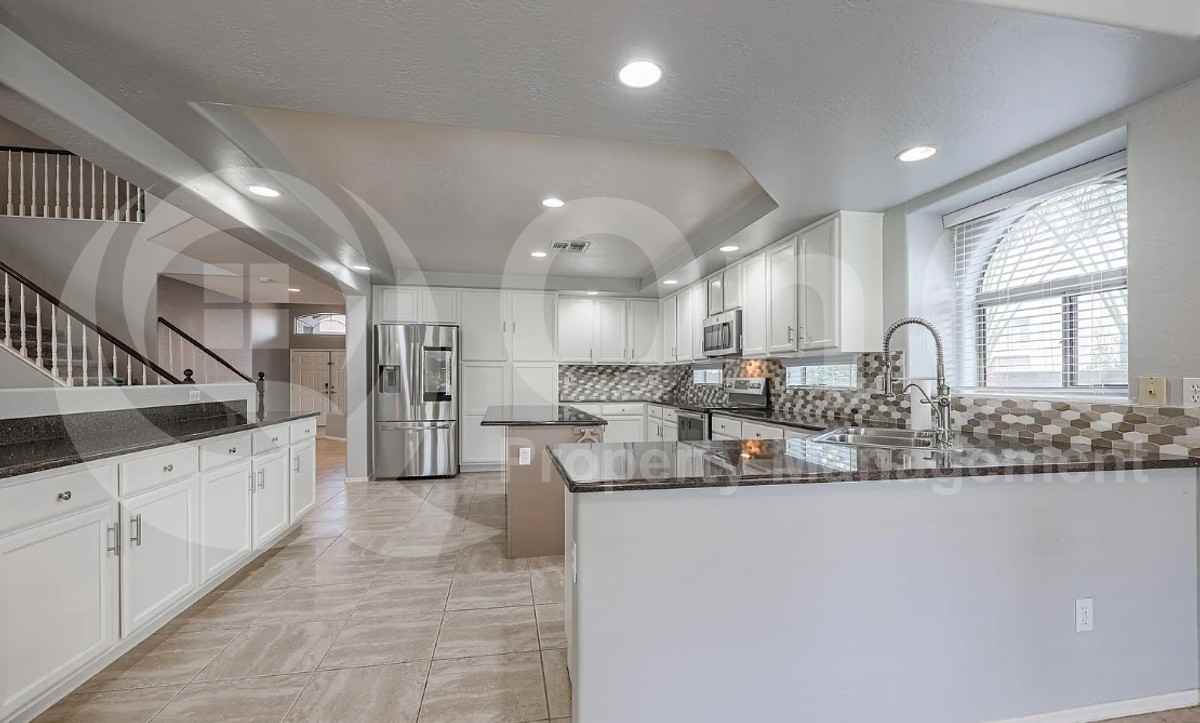 1311 E Horseshoe Dr - Photo 7 of 36