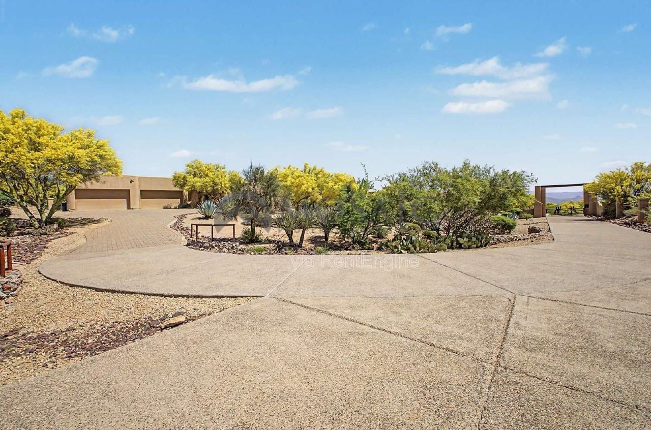 14006 E Mark Ln - Photo 4 of 42