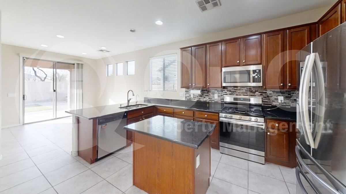 4730 S Mcminn Dr - Photo 4 of 35