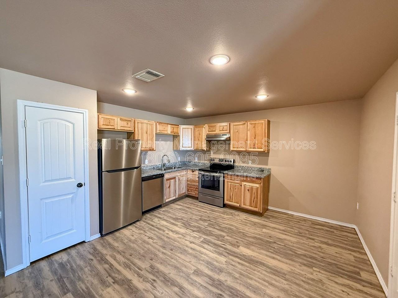 2420 N Avenue P - Photo 3 of 10