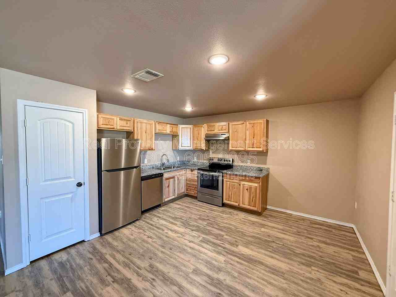 2420 N Avenue P - Photo 5 of 10