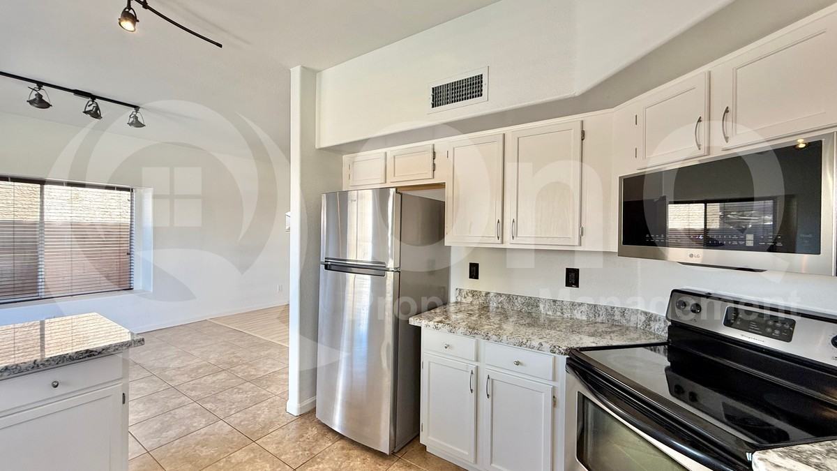 1520 E Flint St - Photo 3 of 25