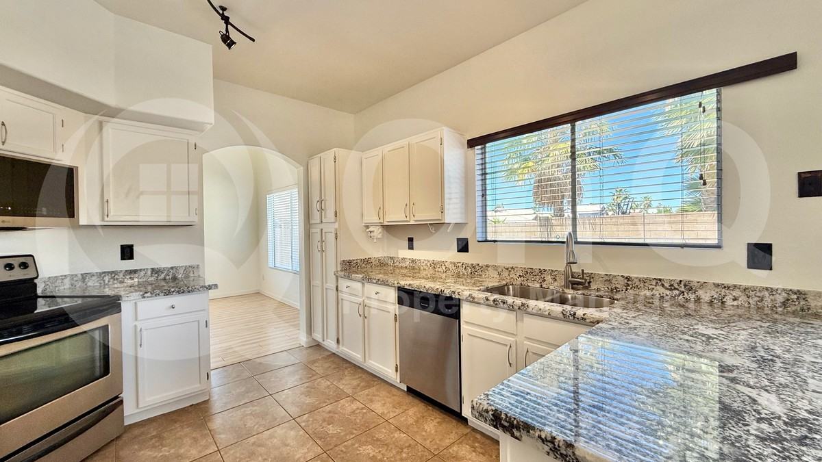 1520 E Flint St - Photo 4 of 25