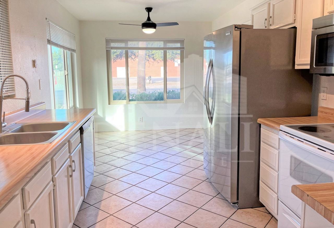 5093 W Whitten St - Photo 3 of 15