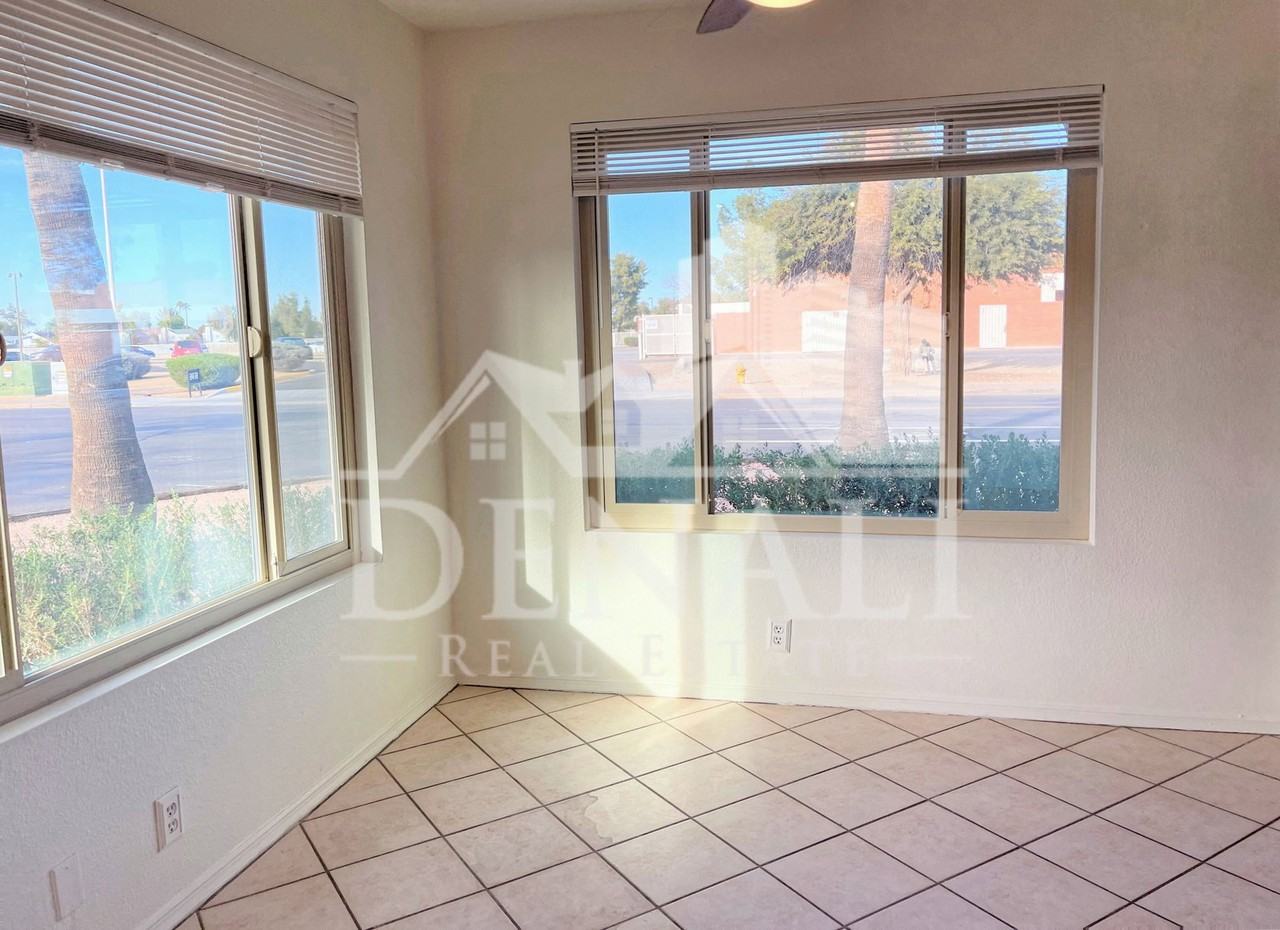 5093 W Whitten St - Photo 4 of 15