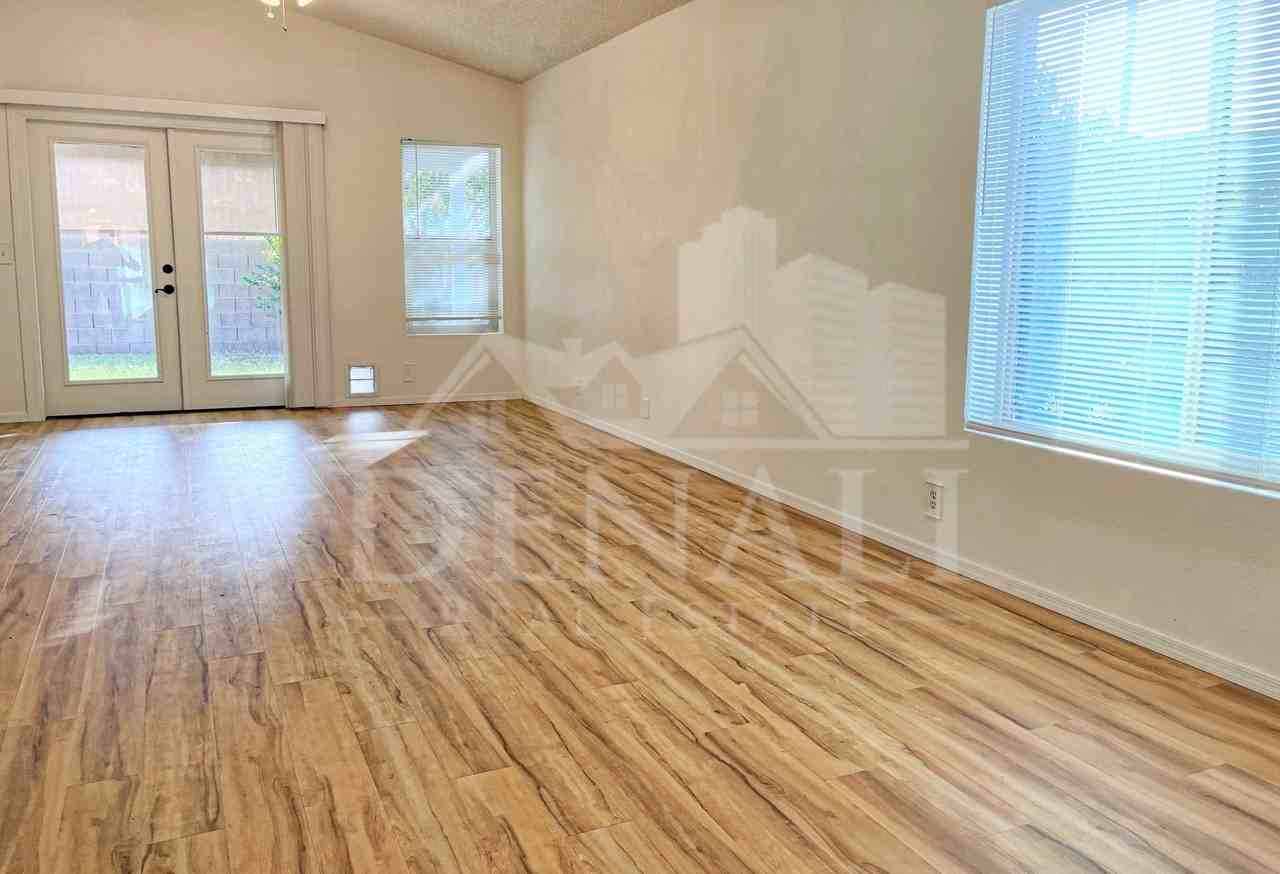 5093 W Whitten St - Photo 5 of 15