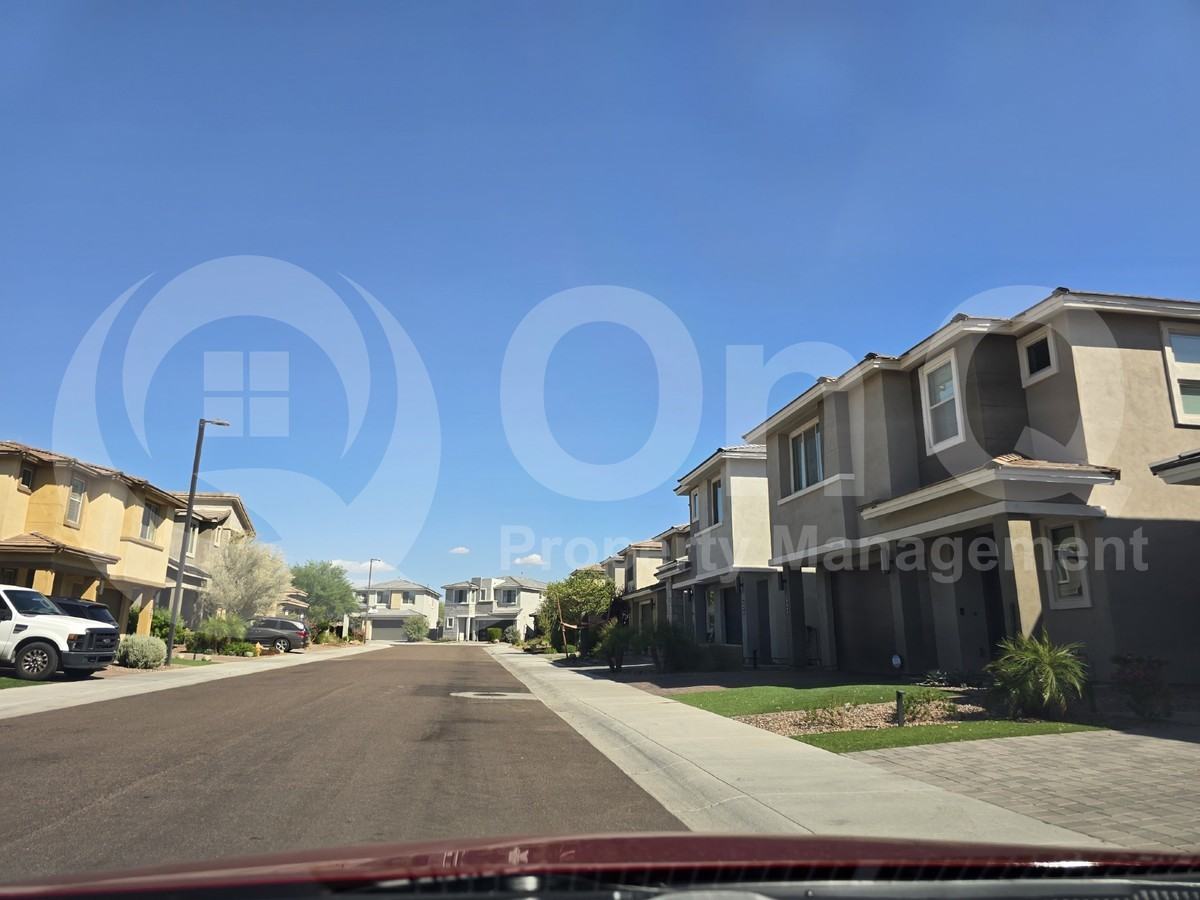 3135 E Tina Dr - Photo 2 of 38