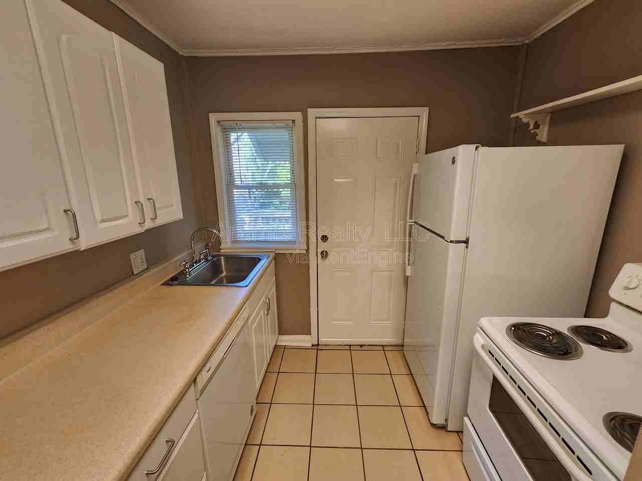 261 Victory Dr Se - Photo 4 of 18