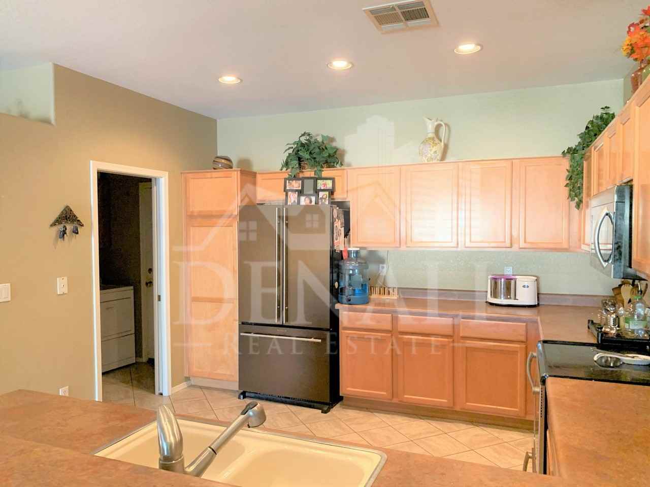 706 N Tangerine Dr - Photo 3 of 15