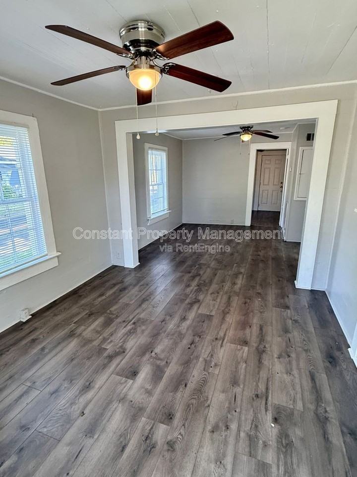 116 Lexington Ave - Photo 4 of 12