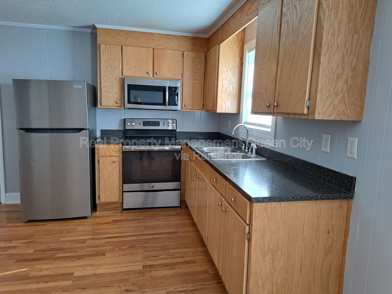 112 Miller St - Photo 2 of 17